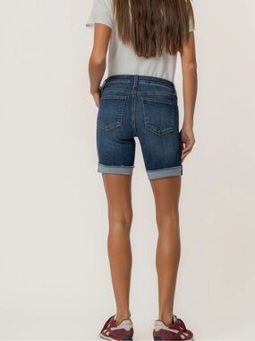 NWT Kut from the Kloth Catherine Boyfriend Short-size 4